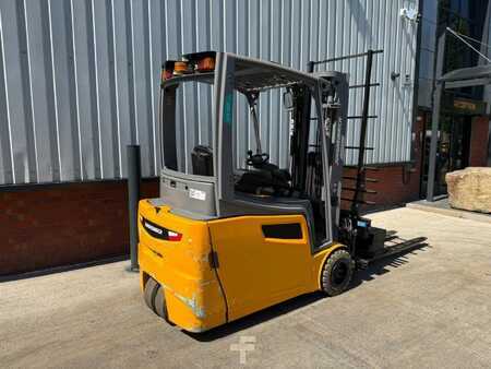 Electric - 3 wheels 2017  Jungheinrich EFG 220 / 2471 Std. (3)