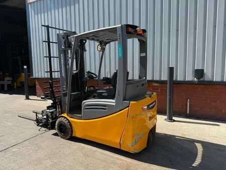 Electric - 3 wheels 2017  Jungheinrich EFG 220 / 2471 Std. (4)