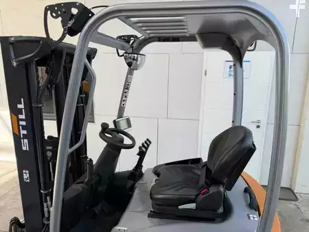 Chariots électriques à 3 roues 2023  Still RXE 15 / AKKU 97 % / nur 129 Std. (6)