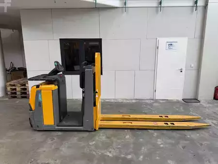 Horizontal Order Pickers  Jungheinrich ECE 320 / 1827 Std. (2)