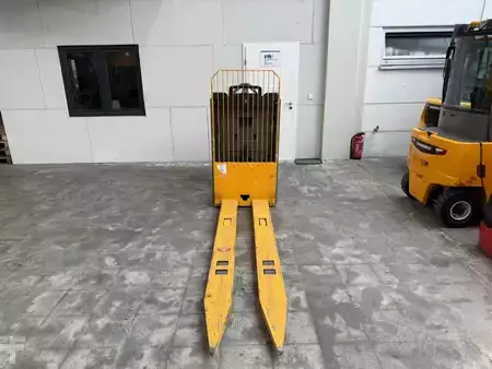 Horizontal Order Pickers  Jungheinrich ECE 320 / 1827 Std. (3)