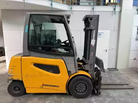 Electric - 4 wheels 2020  Jungheinrich EFG 535 / 5323 Std. (2)