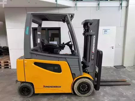Elektryczne 4-kołowe 2019  Jungheinrich EFG 430 / 2456 Std. (2)