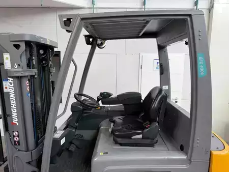 Elektryczne 4-kołowe 2019  Jungheinrich EFG 430 / 2456 Std. (6)