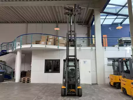 Elektromos 4 kerekű 2016  Jungheinrich EFG 320 / Halbkabine / STVZO (5)