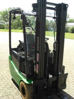 Chariots électriques à 3 roues 2023 Cesab B215II (1)