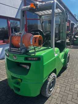 Chariots élévateurs GPL 2023 Cesab M330 H-GV (1)