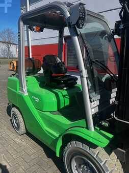 Chariots élévateurs GPL 2023 Cesab M330 H-GV (2)