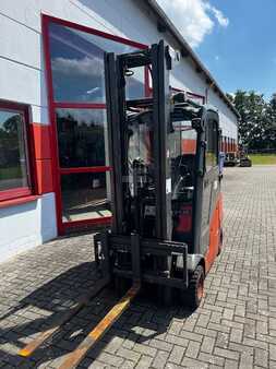 Chariots élévateurs diesel 2012 Linde H16D (2)