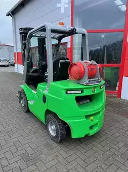 Gázüzemű targoncák 2022  Cesab M325 GV (2)