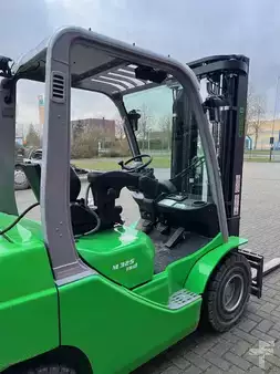 Gázüzemű targoncák 2022  Cesab M325 GV (3)