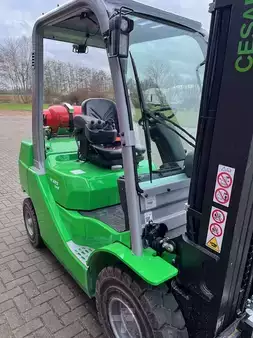 Gázüzemű targoncák 2022  Cesab M325 GV (5)