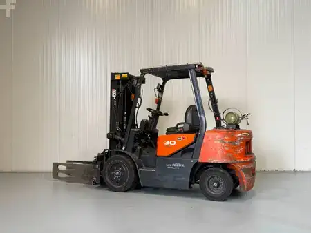 Chariots élévateurs GPL 2015  Doosan G30G (2)