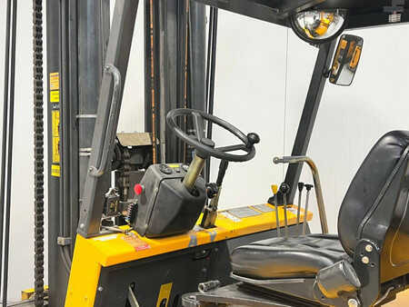 Carrelli elettrici 4 ruote 2004  Mora EP80R (3)