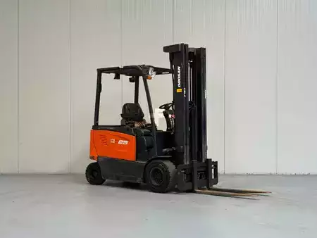 Elektro čtyřkolový VZV 2016  Doosan B25X-7 (1)
