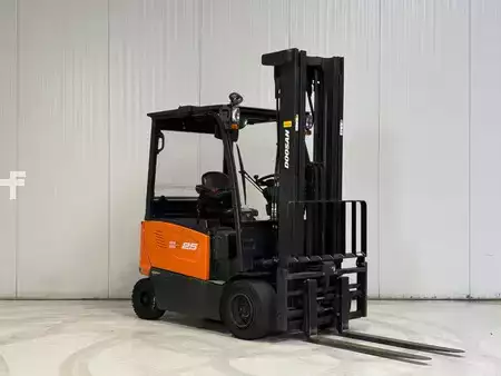 4-wiel elektrische heftrucks 2017  Doosan B25X-7 (1)