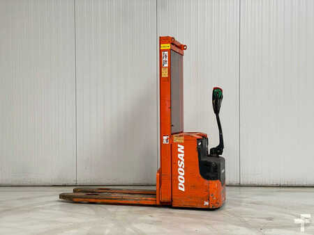 Apilador eléctrico 2013  Doosan LEDS12.5C (1)
