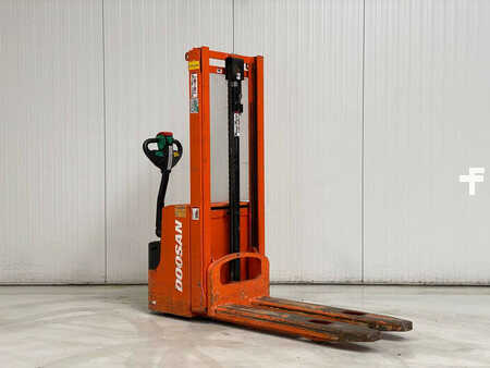 Apilador eléctrico 2013  Doosan LEDS12.5C (2)
