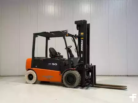 4-wiel elektrische heftrucks 2015  Doosan B50X-5 (1)