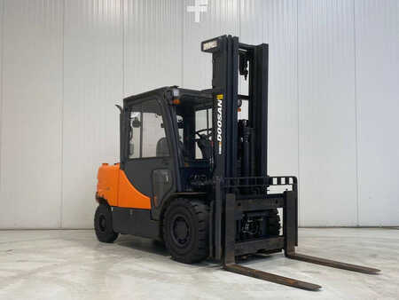 Empilhador diesel 2013  Doosan D50SC-5 (1)