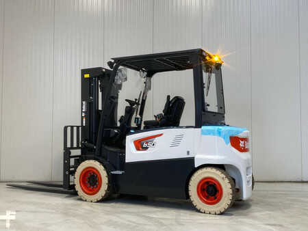 Elektro čtyřkolový VZV 2025  Bobcat B50XC-7 (2)