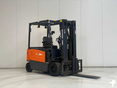 Elektryczne 4-kołowe 2016  Doosan B30X-7 (1)