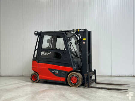 4-wiel elektrische heftrucks  Linde E25L-01 (1)
