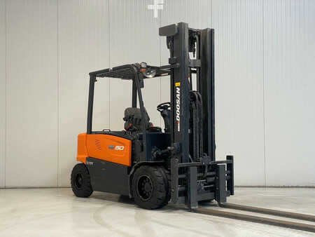 Eléctrica de 4 ruedas 2021  Doosan B50XC-7 (1)