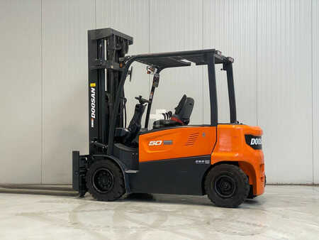 Eléctrica de 4 ruedas 2021  Doosan B50XC-7 (2)