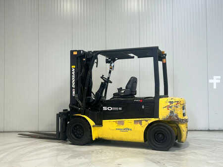 Elektryczne 4-kołowe 2012  Doosan B50X-5 (2)