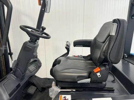 Carrelli elettrici 4 ruote 2025  Bobcat B35NS (3)