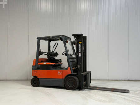 Elektrisk- 4 hjul 2006  Toyota 7FBMF30 (1)