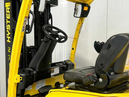 Carrelli elettrici 4 ruote 2019  Hyster J3.0XN (3)