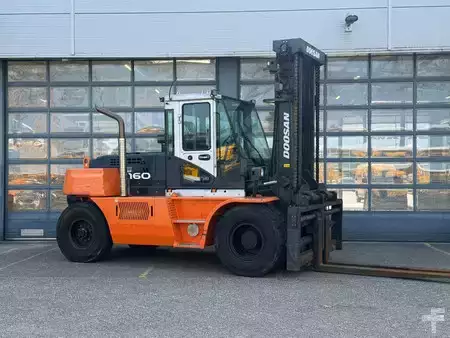 Chariots élévateurs diesel 2017  Doosan D160S-7 (1)