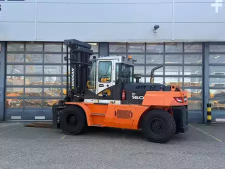 Chariots élévateurs diesel 2017  Doosan D160S-7 (2)