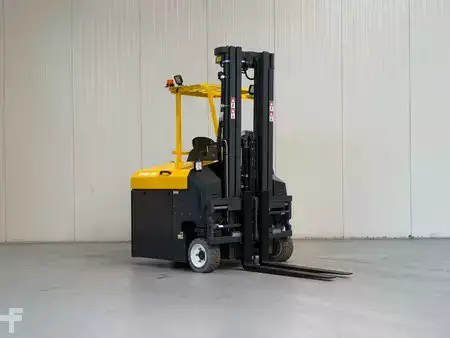 Čtyřcestný vysokozdvižný vozík 2026  Combilift CBE3000 (1)