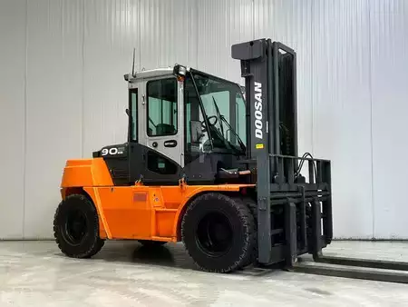 Diesel heftrucks 2018  Doosan D90S-7 (1)