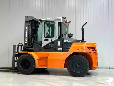 Diesel heftrucks 2018  Doosan D90S-7 (2)
