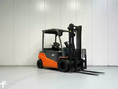 Elektro 4 Rad 2021  Toyota 8FBMT50 (1)