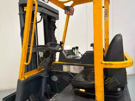 Vierwegestapler 2011  Combilift CB3000 LPG (3)