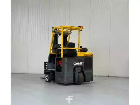 Vierwegestapler 2011  Combilift CB3000 LPG (2)
