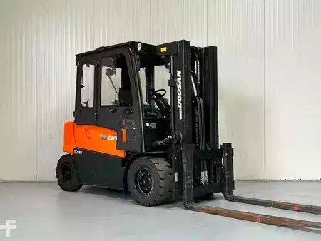 4-wiel elektrische heftrucks  Doosan B50X-7 (1)