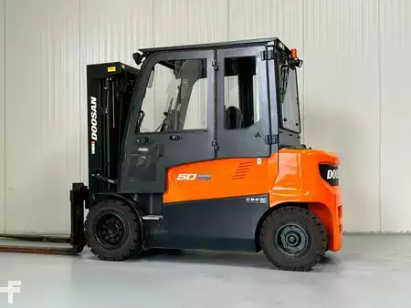 4-wiel elektrische heftrucks  Doosan B50X-7 (2)