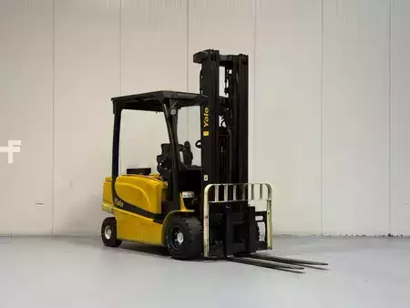 4-wiel elektrische heftrucks 2015  Yale ERP35VL (1)