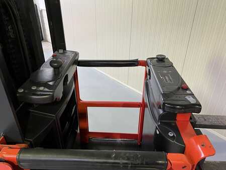 Vertical order pickers 2012  Linde V 12 - DOUBLE steering & Rail Guidance !! Cabin 1000 MM !! (7)