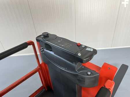 Vertical order pickers 2013  Linde V 12 - DOUBLE steering & Rail Guidance !! Cabin 1000 MM !! (8)