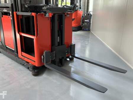 Vertical order pickers 2013  Linde V 12 - DOUBLE steering & Rail Guidance !! Cabin 1000 MM !! (9)