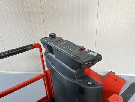 Vertical order pickers 2012  Linde V 12 - DOUBLE steering & Rail Guidance !! Cabin 1000 MM !! (8)