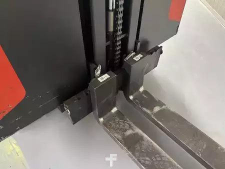 Préparateurs de commande verticaux 2018  Linde V  ( 5213 ) Triplex FFL (16)