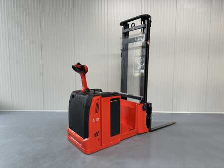 Pallet Stackers 2013  Linde L 12 AC (1)
